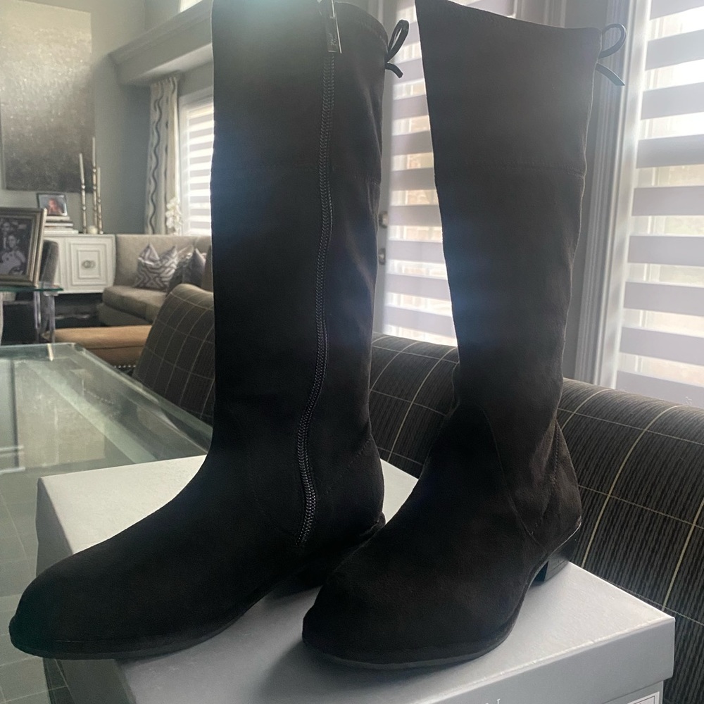 Stuart Weizmann Blk Suede Boots size 1